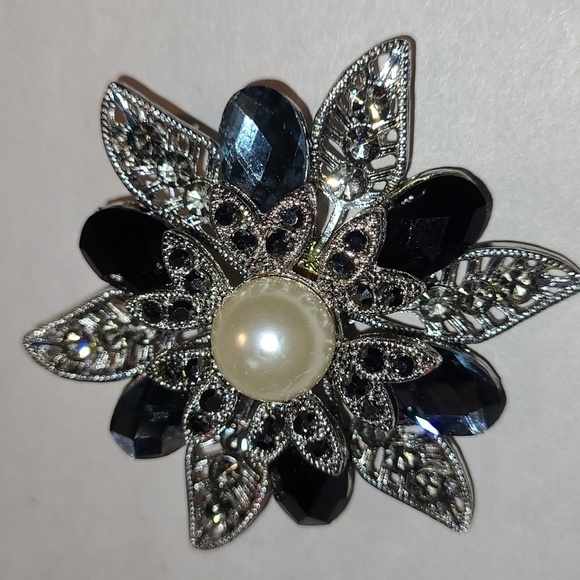 Women's Silvertone Brooch or Necklace - Picture 1 of 9